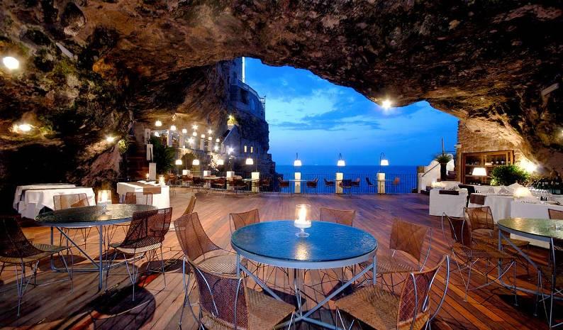  Sejenak Menikmati Kuliner di Grotta Palazzese 