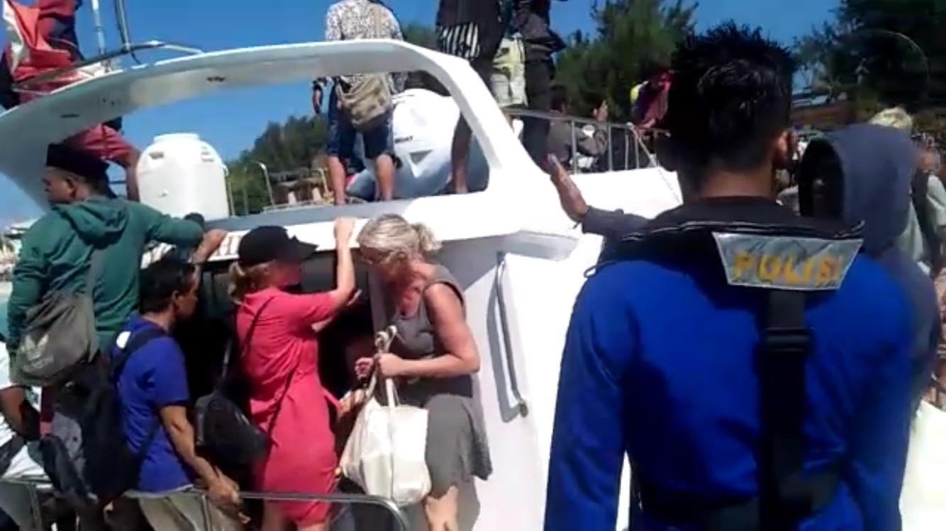  PELNI Masih Terus Evakuasi Wisatawan di Gili Trawangan