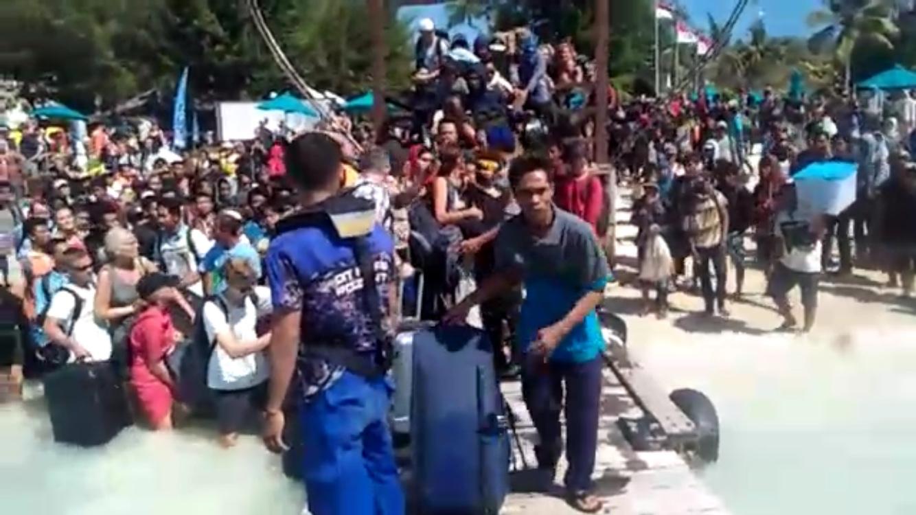  Wisatawan dan Penduduk di Gili Trawangan Dievakuasi