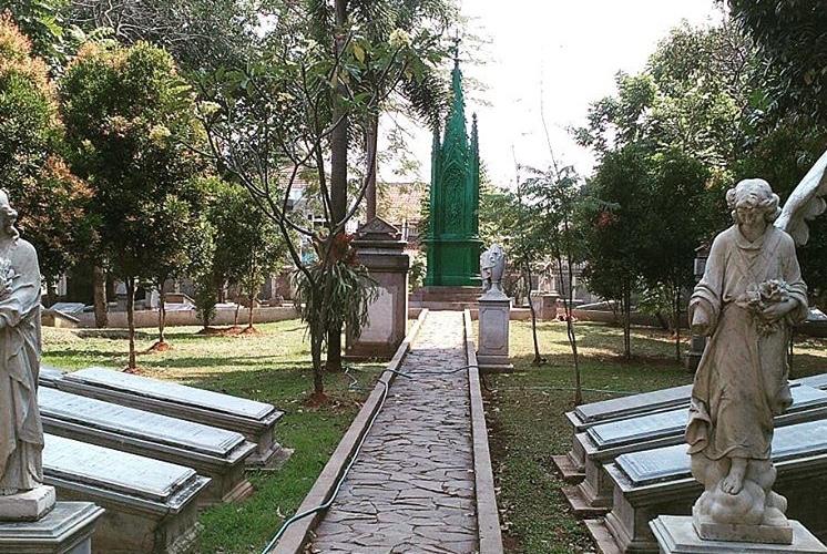  Ada Nisan Soe Hok Gie di Museum Taman Prasasti