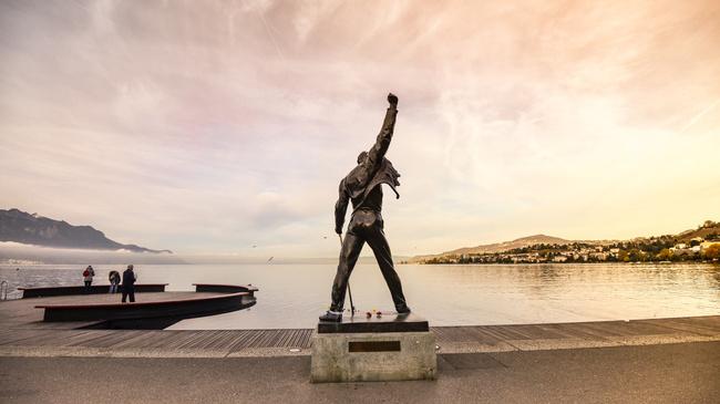  Jalan-Jalan Menelusuri Jejak Kehidupan Freddy Mercury