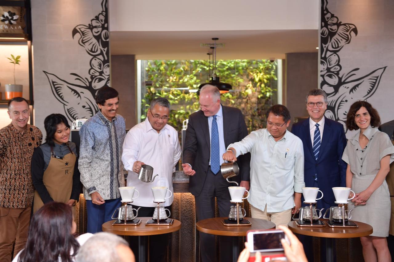  Starbuck Paling Banyak Gunakan Kopi Indonesia