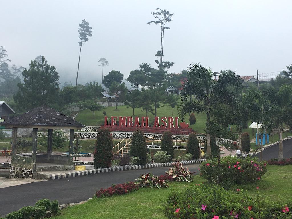  Petik Strawberi di  Agro Wisata Lembah Asri