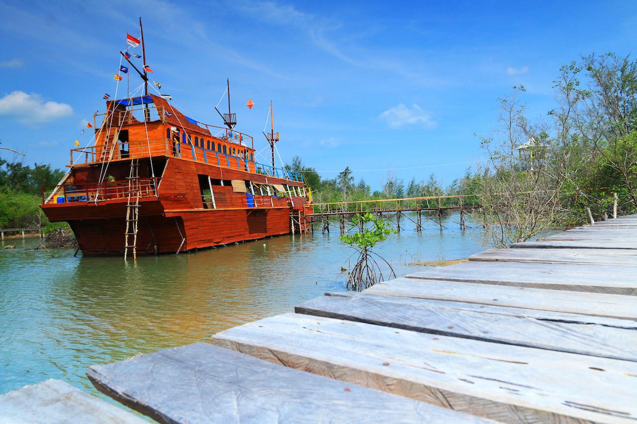  Menikmati Pantai & Taman Mangrove di Gusong Bukit Kapal