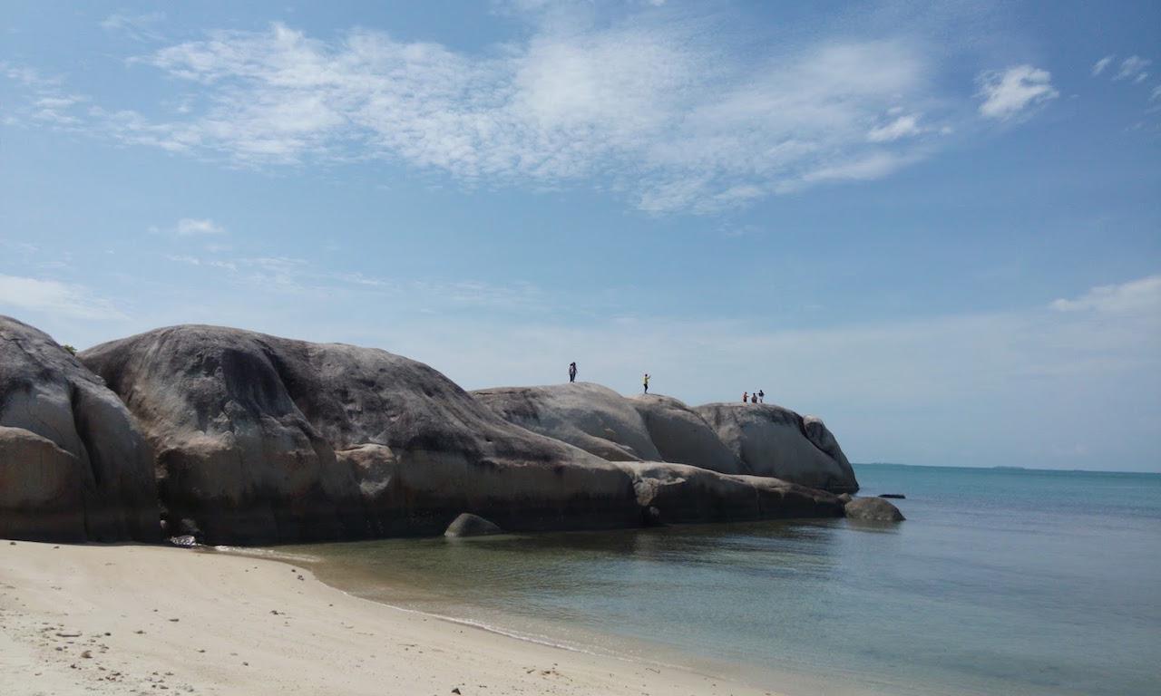  Keajaiban Batu Granit di Pantai Penyabong