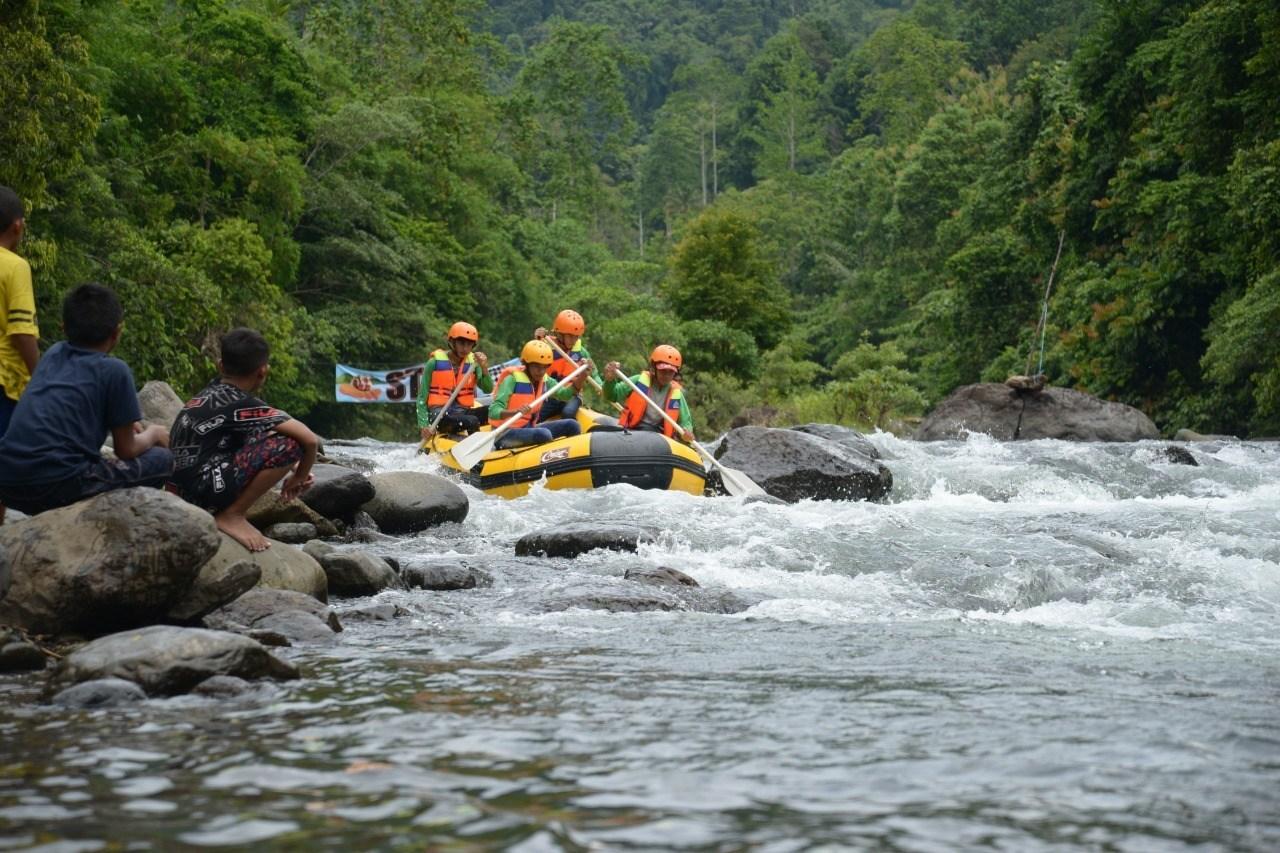  Gorontalo Utara Punya Trek Arung Jeram yang Indah & Menantang