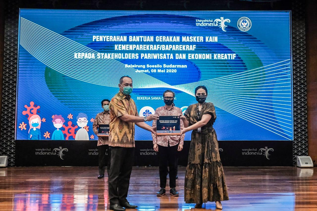  100 Ribu Masker Kain Gratis dari Kemenparekraf