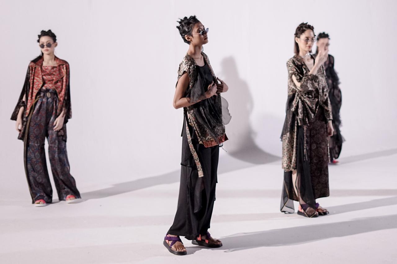  8 Jenama Terpilih Ikuti Virtual Fashion Show Karisma Batik 2020