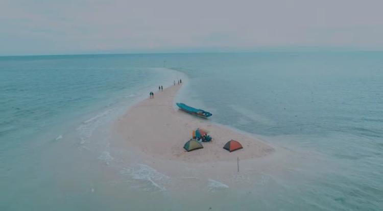  Terlena di Wisata Pasir Timbul Bone Labunta