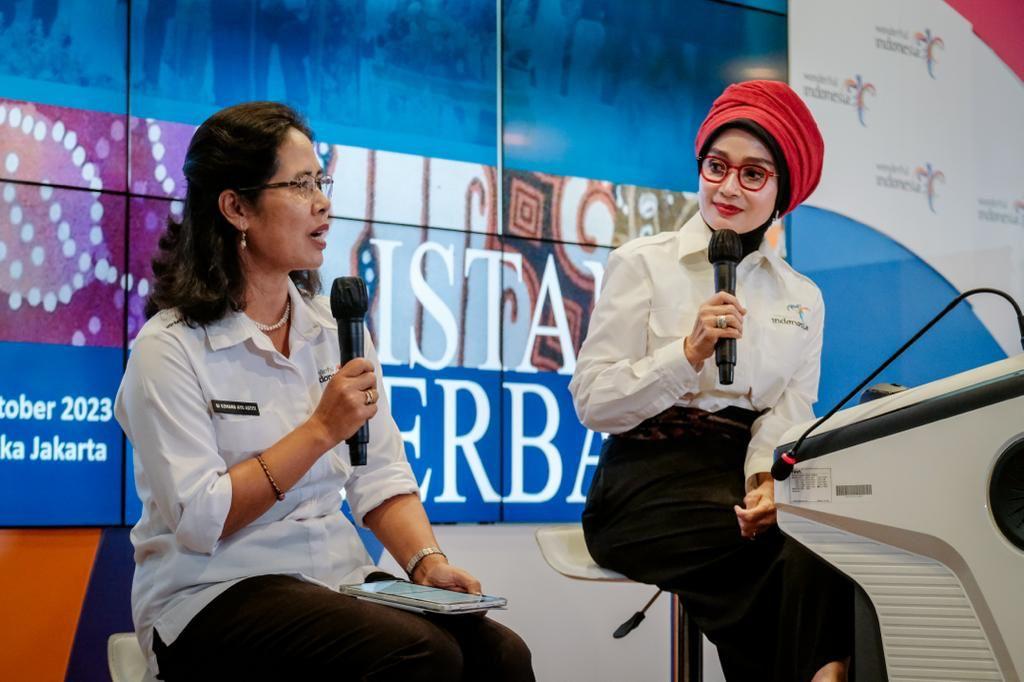  Yuk Tonton Pejabat dan Duta Besar Berlenggak-lenggok di Event Istana Berbatik