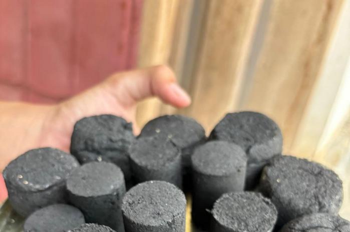  Mahasiswa Unila Perkenalkan Inovasi Briliam, Briket Limbah Kayu Gelam