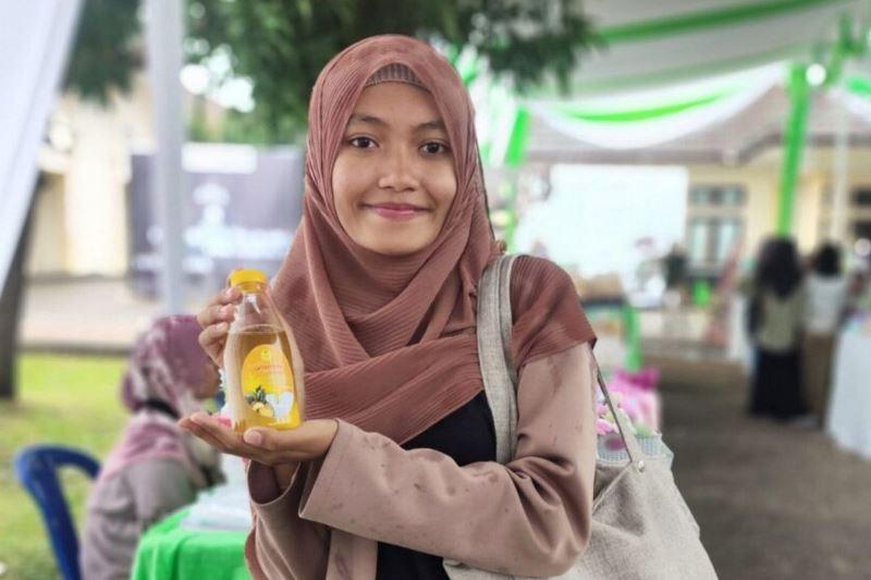  Inovasi Baru, Mahasiswa Unja Ciptakan Sabun Cuci Piring dari Kulit Nanas