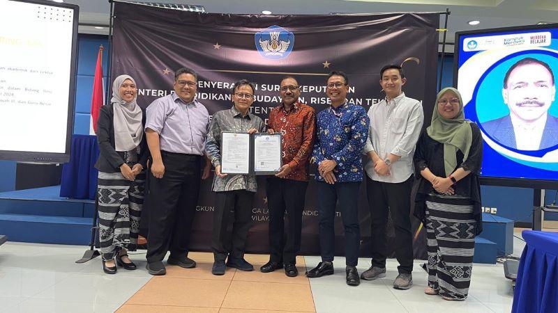  Dr. Ir. Prudensius Maring, MA Terima Jabatan Akademik Profesor