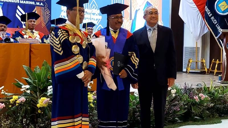  Berguru Antropologi Ekologi di Masyarakat Tiga Gunung, Mengantar Prudensius Maring Menjadi Guru Besar 