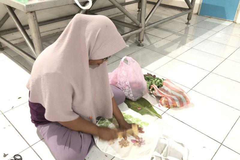  Totebag dan Tas Canvas Ecoprint Jadi Produk Unggulan Desa Wisata Laha