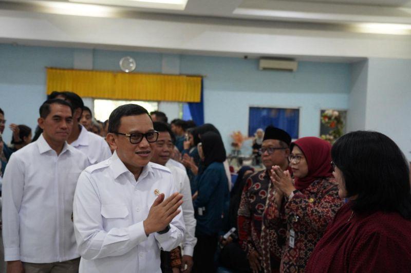  Menteri P2MI Ajak Alumni Undip Penuhi 1,7 Juta Permintaan Kerja di Luar Negeri