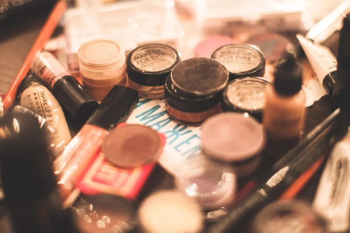 Blush Cair atau Padat? Ini Tips Memilih Perona Pipi Sesuai Jenis Kulit