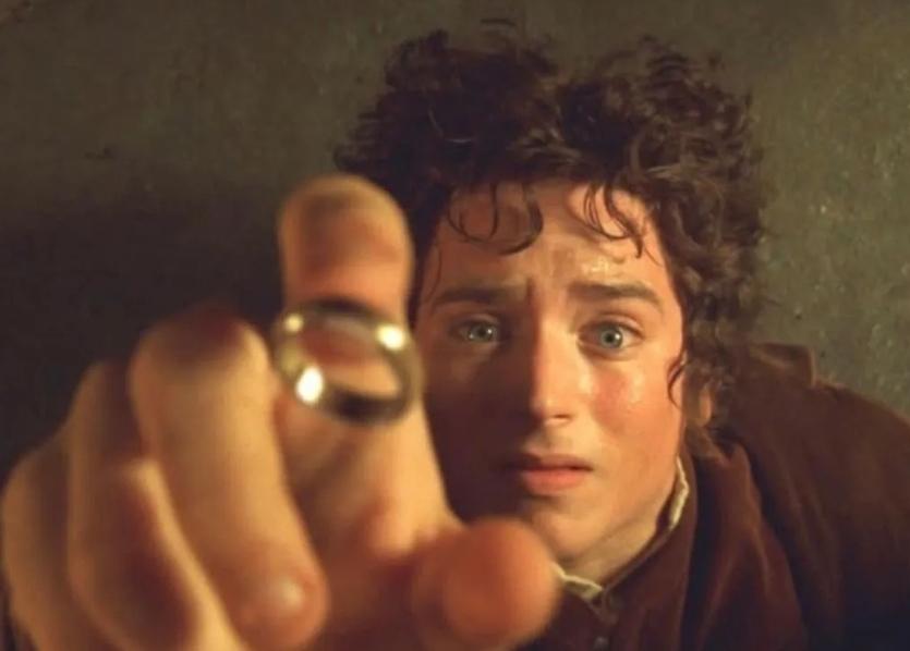 Elijah Wood Isyaratkan Kembalinya Frodo di Film Baru Lord of the Rings