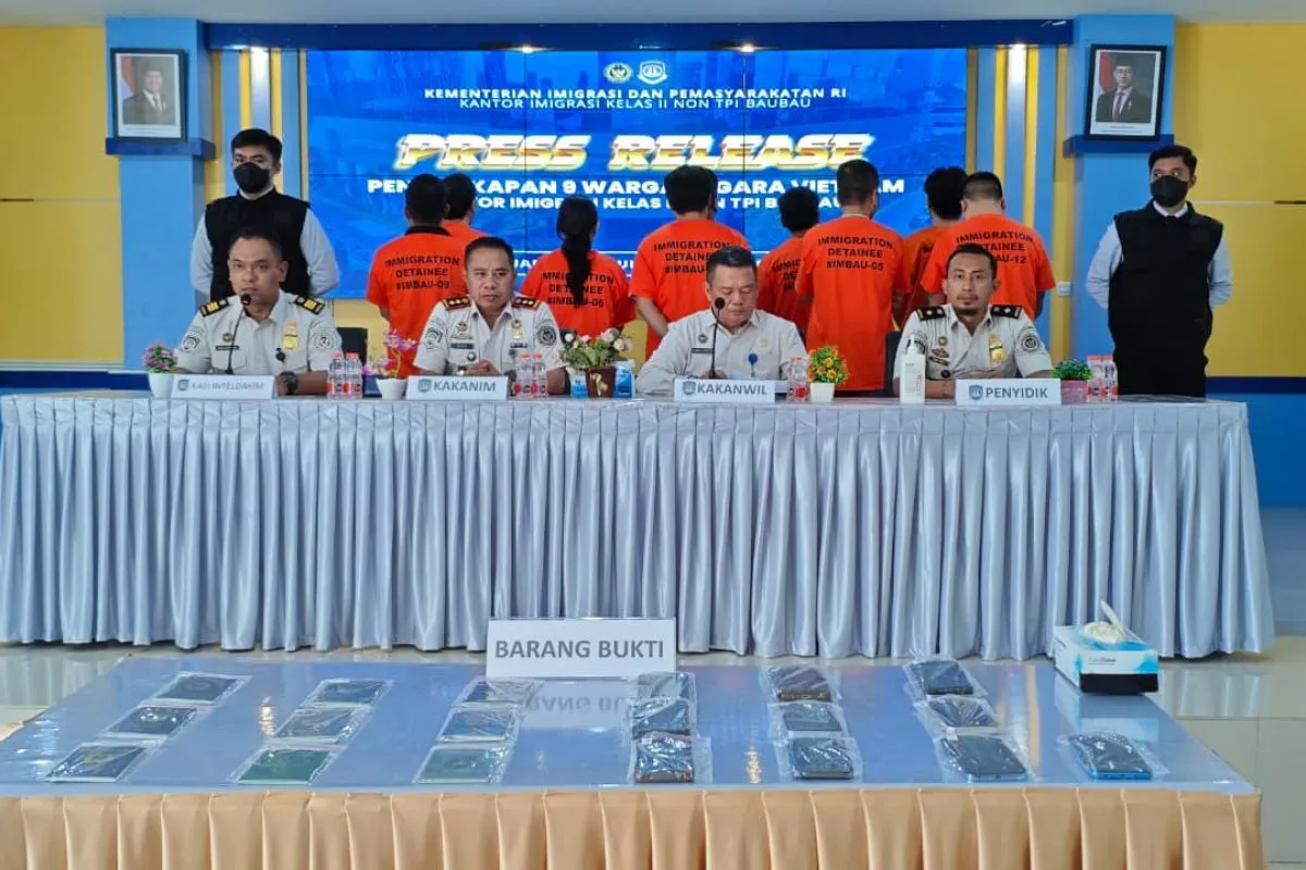 Sembilan WNA Vietnam Diamankan Imigrasi Baubau, Diduga Akan Diselundupkan ke Australia   