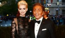 Anne Hathaway Kenang Persahabatan 20 Tahun dengan Valentino Garavani yang Baru Wafat