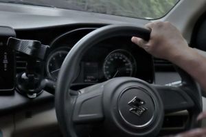 Tragis, Pengemudi Tewas di Dalam Mobil Saat Terjebak Macet di Flyover Jelambar