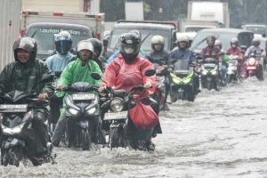 Banjir Rendam Jalan DI Panjaitan, 25 Personel Gabungan Dikerahkan Atur Lalu Lintas