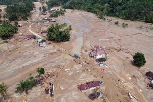 ​Membayar Mahal Ambisi Pertumbuhan: Catatan Merah Lingkungan Hidup Indonesia 2025