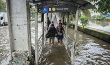 Banjir Meluas di Jakarta, 35 RT dan 10 Ruas Jalan Terendam hingga 1,5 Meter