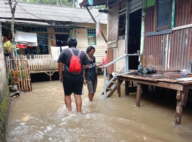 Banjir Cipinang Melayu Rendam Rumah Warga, Dua KK Mengungsi dan Balita Dievakuasi