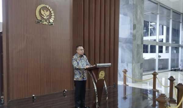 Harga BBM Dipastikan Tetap, DPR Minta Warga Tak Panik dan Hindari Antrean di SPBU