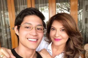 Unggahan Puitis Tamara Bleszynski Picu Spekulasi di Tengah Pernikahan Teuku Rasya