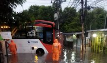 Banjir Jakarta Selatan, Jalan Ciledug Raya Tergenang hingga Lutut Orang Dewasa