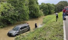 Mobil Nyemplung ke Sungai di Tangerang, Sopir Diduga Kurang Konsentrasi
