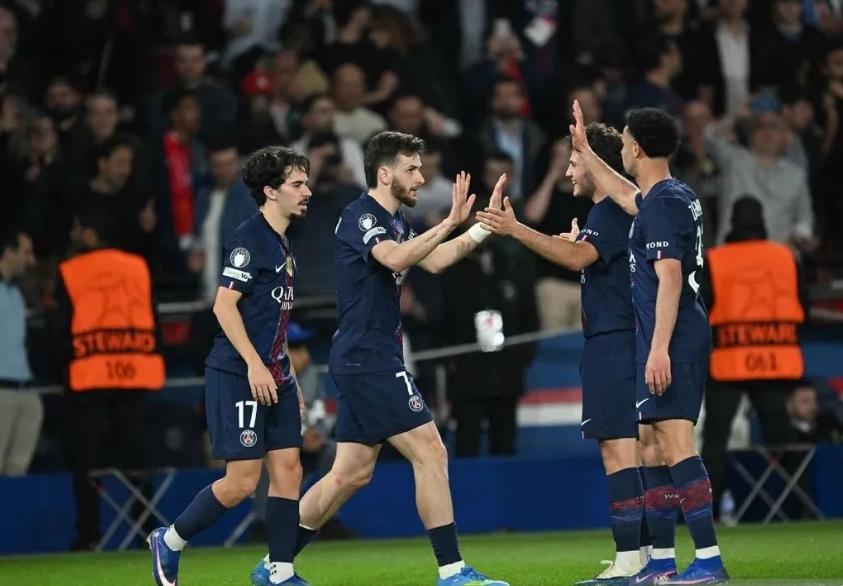 PSG Bersiap Rayakan Gelar Juara Liga Prancis di Kandang Lens