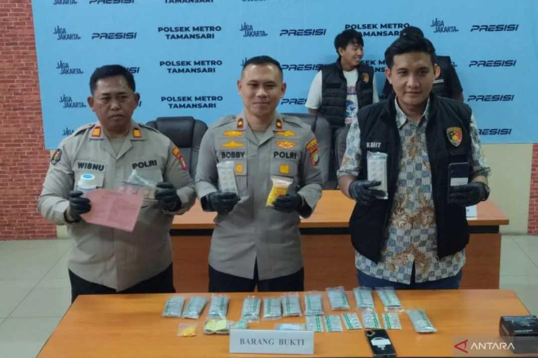 Polisi Bongkar Warung Kelontong Berkedok Penjual Obat Keras di Tamansari, Ribuan Pil Disita