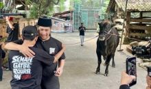 Irfan Hakim Bagikan Sapi Kurban untuk Keluarga hingga Karyawan, Suasana Haru Pecah