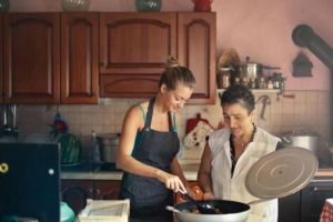 Riset Ungkap Lansia yang Rutin Memasak Punya Risiko Demensia Lebih Rendah
