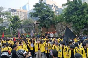 Aksi Mahasiswa di Jakarta Memanas, Ribuan Massa Padati Kawasan Jalan Thamrin