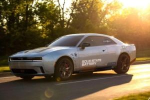 Stellantis Uji Baterai Solid-State di Dodge Charger Daytona, Bisa Isi Daya 18 Menit