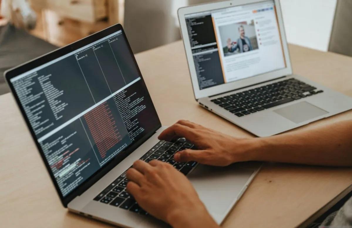 Terlalu Lama Mengetik dan Main Gadget? Waspadai Cedera Saraf dan Pergelangan Tangan