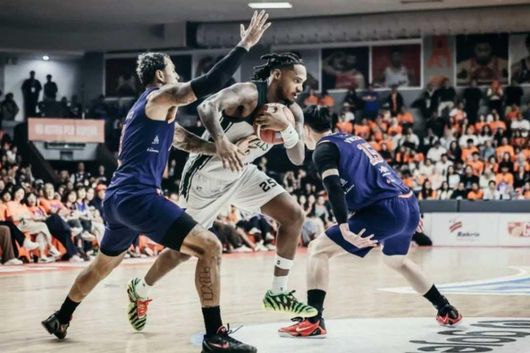 Hornbills Cetak Sejarah! Permalukan Pelita Jaya 83-63, Final IBL 2026 Kini Imbang 1-1