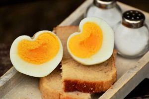 Jangan Salah Paham! 6 Camilan yang Ternyata Baik untuk Kesehatan Jantung