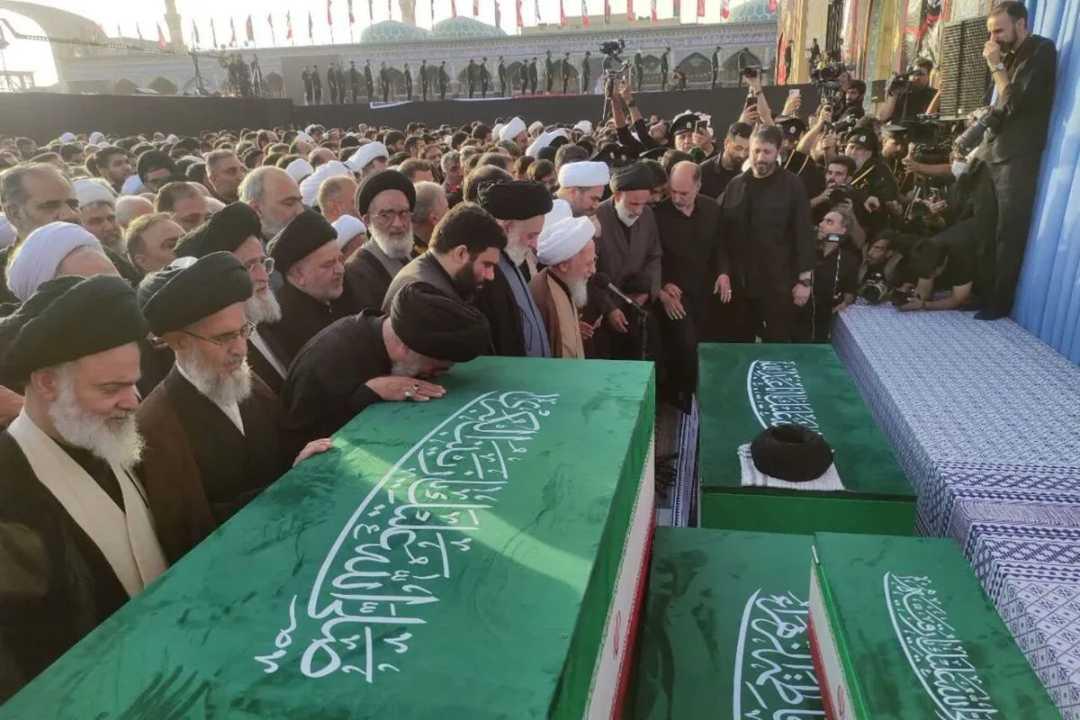 Jutaan Warga Padati Masjid Jamkaran, Shalat Jenazah untuk Ali Khamenei Berlangsung Khidmat