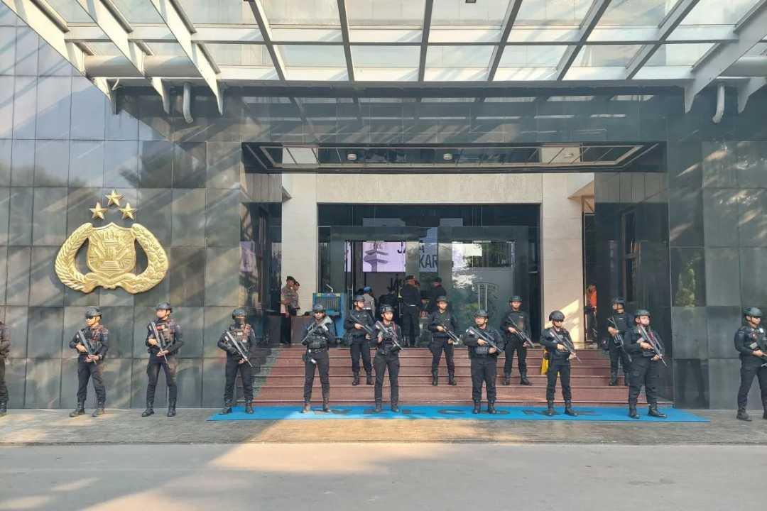 Puluhan Brimob Bersenjata Siaga di Polda Metro Jaya, Ada Apa Jelang Konferensi Pers Kasus Korupsi?