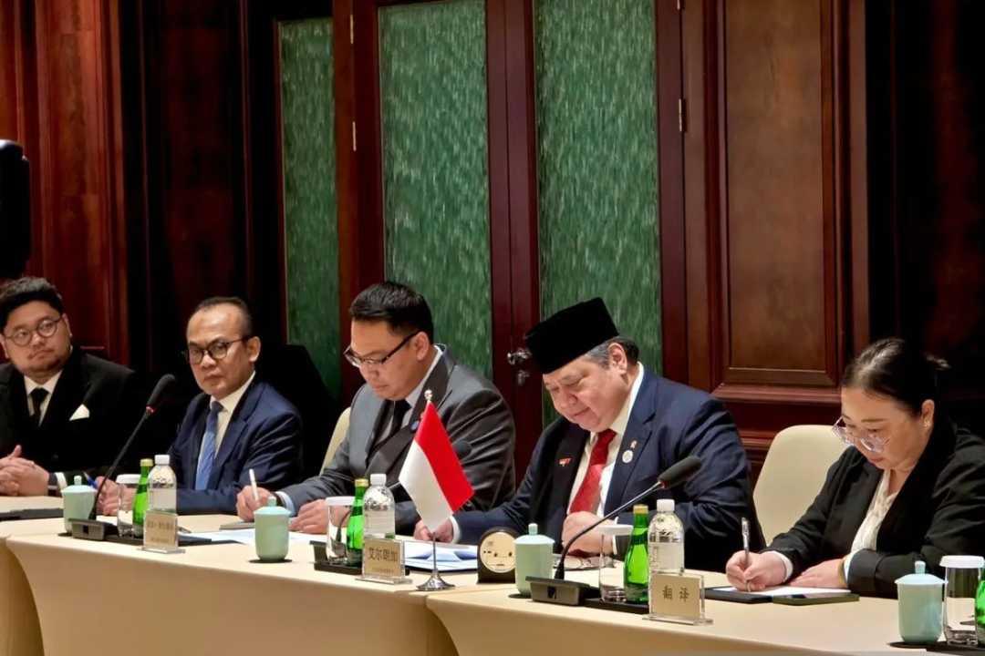 Airlangga Ajak Perusahaan China Garap Proyek PLTS 100 GW, Indonesia Bidik Investasi Energi Bersih Raksasa