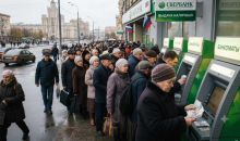  Warga Rusia Ramai-Ramai Tarik Uang Tunai, Tanda Ekonomi Mulai Tertekan akibat Perang
