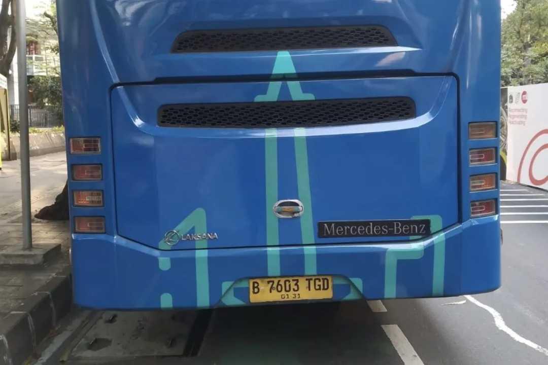 Gagal Menyalip Bus Transjakarta, Pemotor Terlindas di Jalan Sudirman Jakarta
