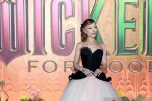 Ariana Grande Gugat Peretas, Puluhan Lagu yang Belum Dirilis Diduga Dicuri dan Dijual di Dark Web