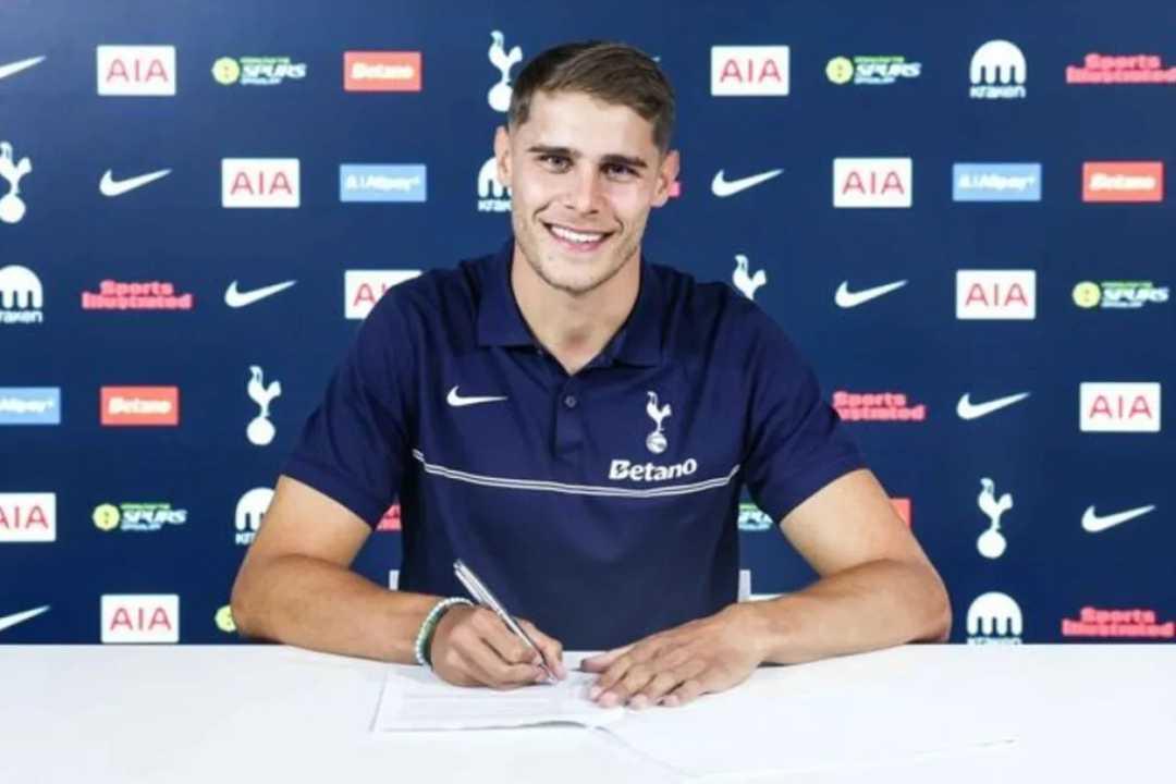 Tottenham Perpanjang Kontrak Micky van de Ven hingga 2031