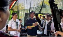 Gibran Temui Ibu dan Bayi di Tenda Perawatan RSUD TC Hillers Maumere, Pastikan Kebutuhan Terpenuhi